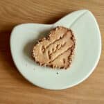Biscuit cœur personnalisé pour la fête des mères avec message surprise à l’intérieur