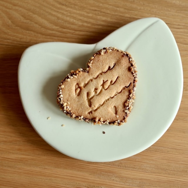 Biscuit cœur personnalisé pour la fête des mères avec message surprise à l’intérieur