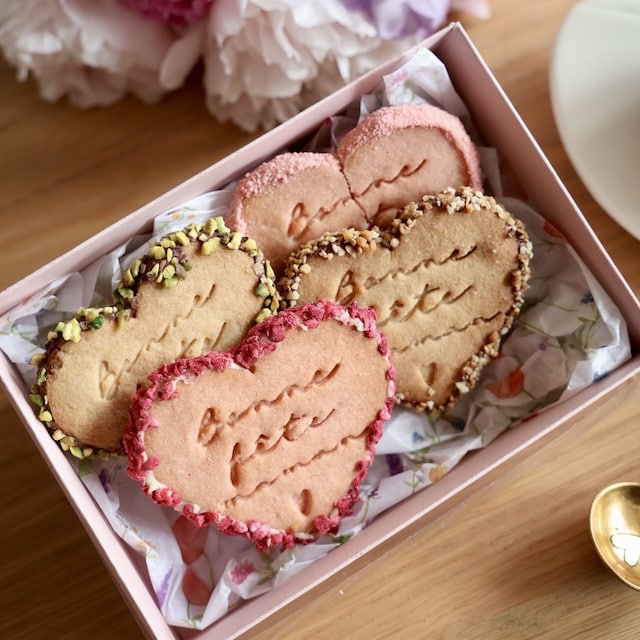 Coffret cadeau de biscuits cœur personnalisés pour la fête des mères