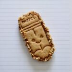 biscuit personnalisée surprise en forme de crayon pour cadeau maitresse