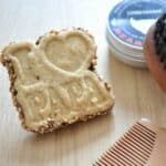 Coffret de biscuits personnalises pour la fete des peres avec biscuit en forme de biere pour papa