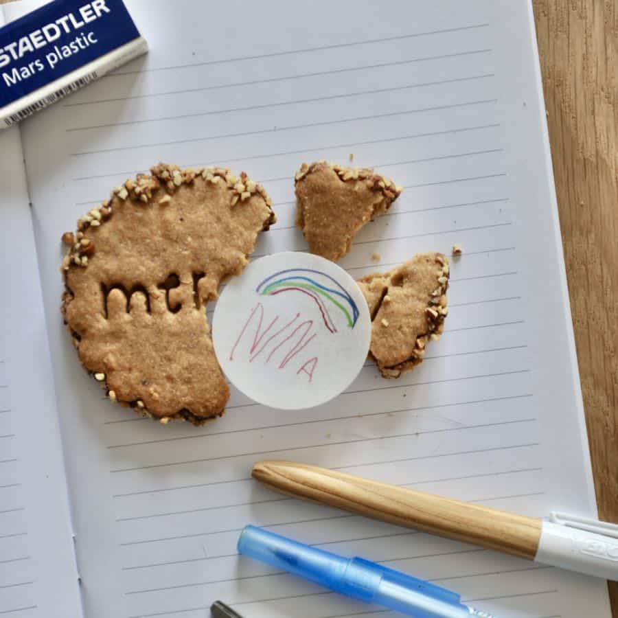 Biscuit merci nounou avec etiquette dessin d'enfant, cadeau gourmand de fin d'annee