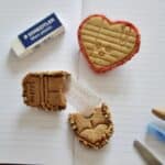 Coffret deux biscuits merci maitresse avec crayon et coeur, cadeau fin d'annee scolaire