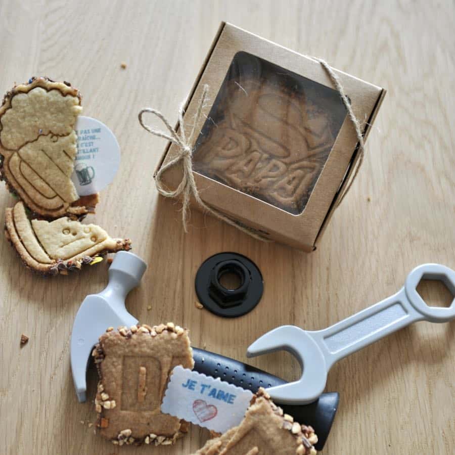 Coffret de quatre biscuits personnalises pour papa, cadeau gourmand de fete des peres