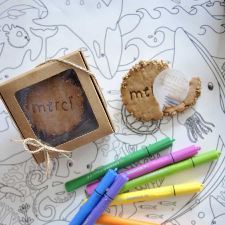 Coffret d'un biscuit personnalise pour maitresse, cadeau gourmand de fin d'annee scolaire