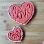 biscuit-personnalise-geant-et-mini-coeur-love