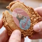 Biscuit personnalisé de Pâques avec prénom et message joyeuses pâques