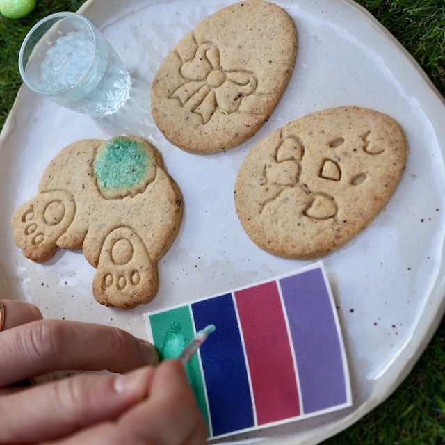 Atelier biscuit de Pâques enfant avec décoration et coloriage alimentaire