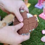 Détail biscuit de Pâques lapin avec petits éléments pour jeu enfant