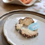 Biscuit de Pâques avec message caché personnalisé à l’intérieur pour enfant